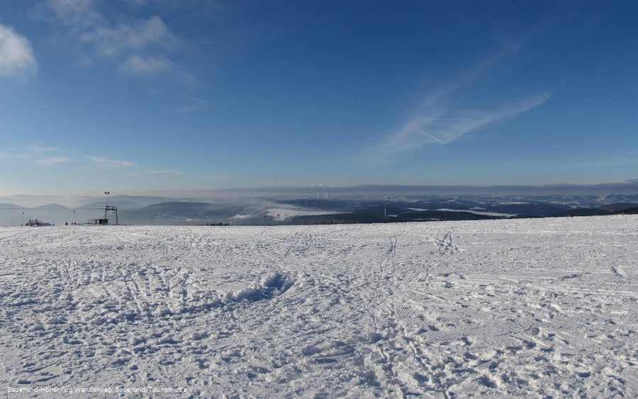 Verschneite Landschaft im Wintersportgebiet Wildewiese