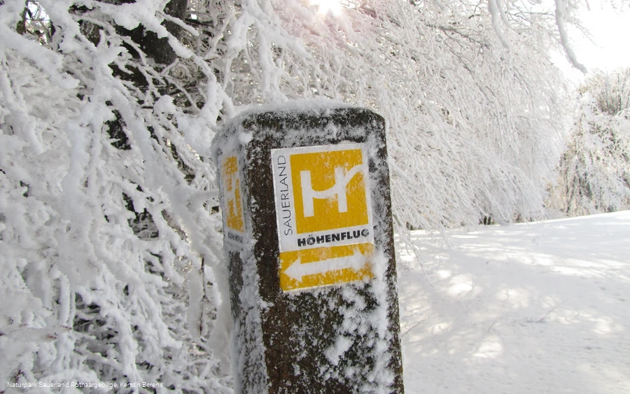 Verschneites Markierungszeichen