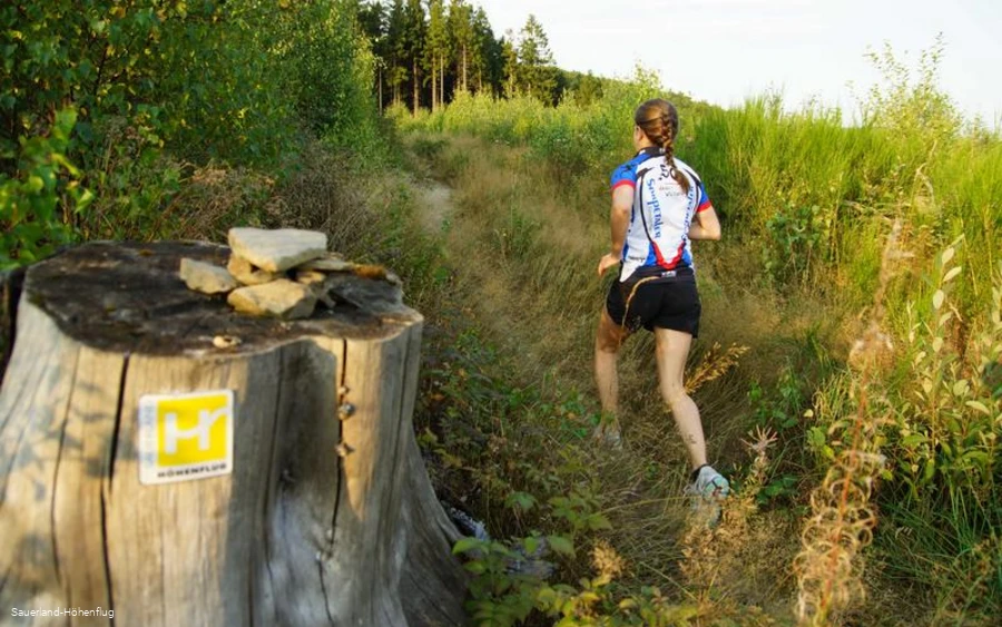 Läuferin am Sauerland-Trailrun